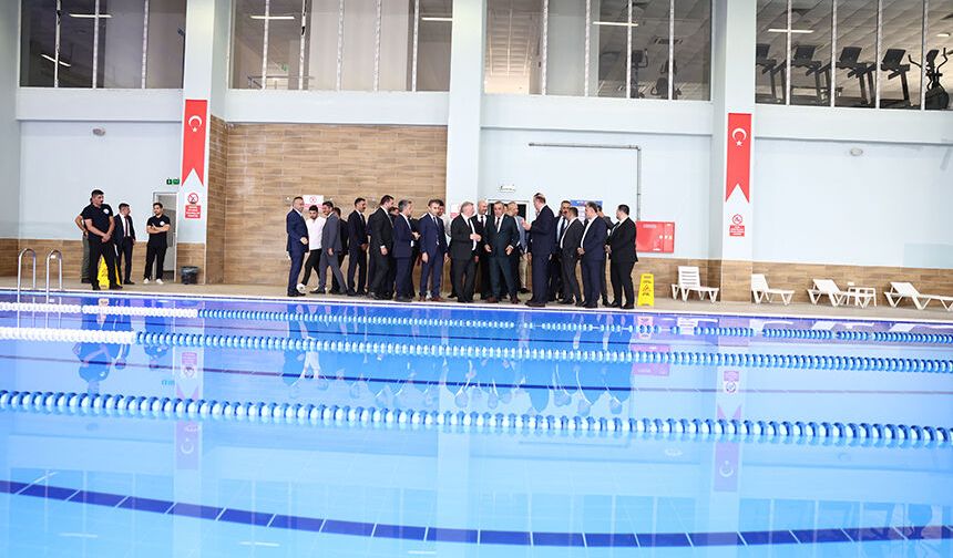 Osmancık'ta kapalı yüzme havuzu ve spor tesisi açıldı