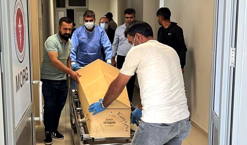 5 çocuk annesi kadın gözyaşlarıyla toprağa verildi