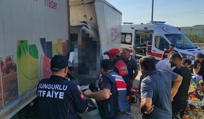 Kamyon sürücüsü kazada hayatını kaybetti