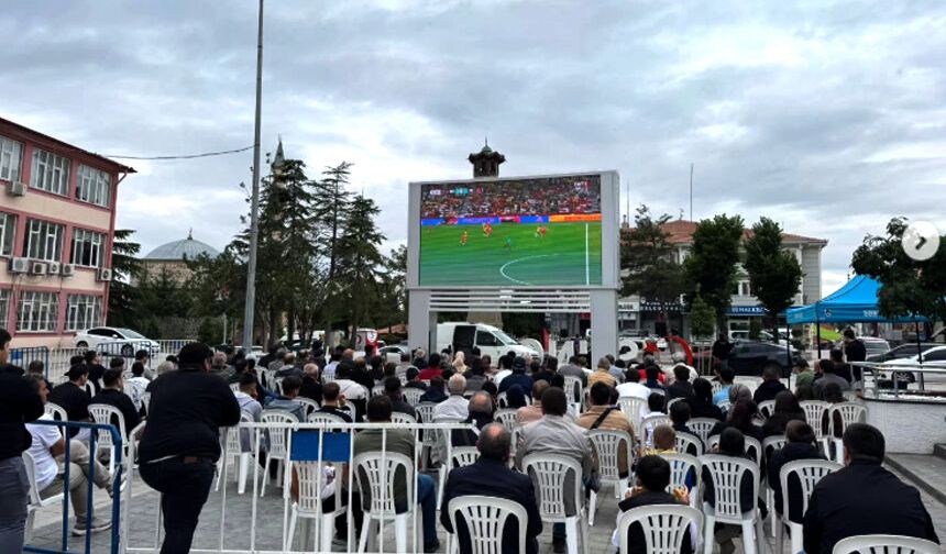 Çorum'un bu ilçesinde Süper Lig maçları dev ekrandan izlenecek