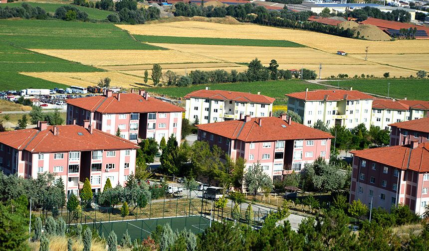 TOKİ 700 bin liradan başlayan fiyatlarla konut ve işyeri satıyor