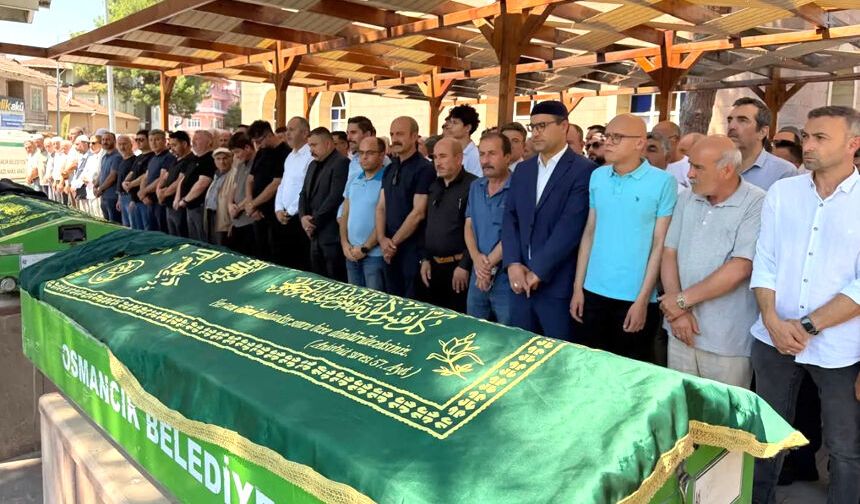 Anne-oğul birlikte toprağa verildi