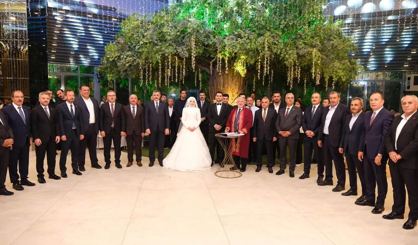 Yakup Alar oğlunu evlendirdi