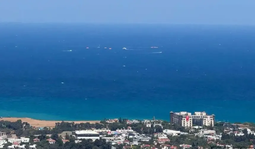 Girne açıklarında can pazarı: 279 kişi taşıyan yolcu gemisi battı!