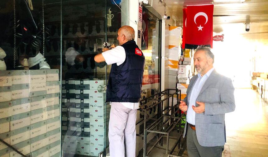 Arasta esnafı dualarla kepenk açtı