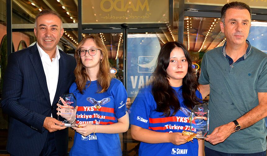 Sınav Eğitim Kurumları derece yapan öğrencilerini altınla ödüllendirdi