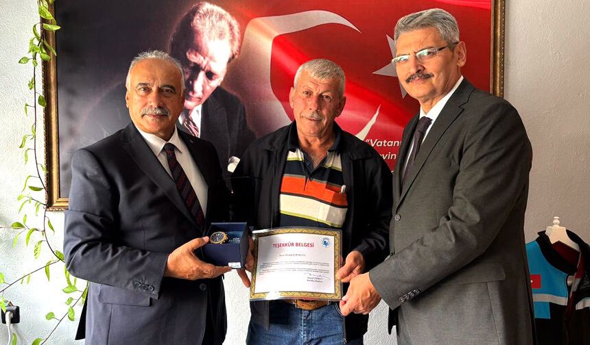 Başkandan personeline saat hediyesi