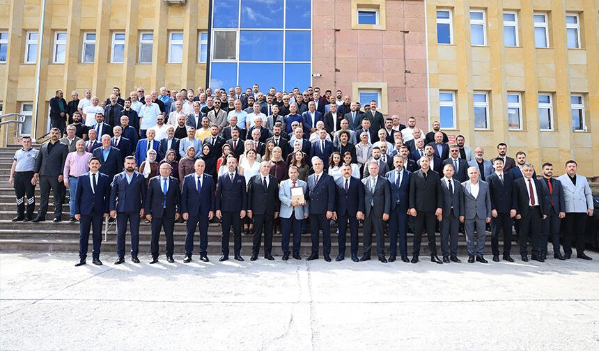 Mazbatasını alan Çıplak: Kapımız tüm ülkücülere açık