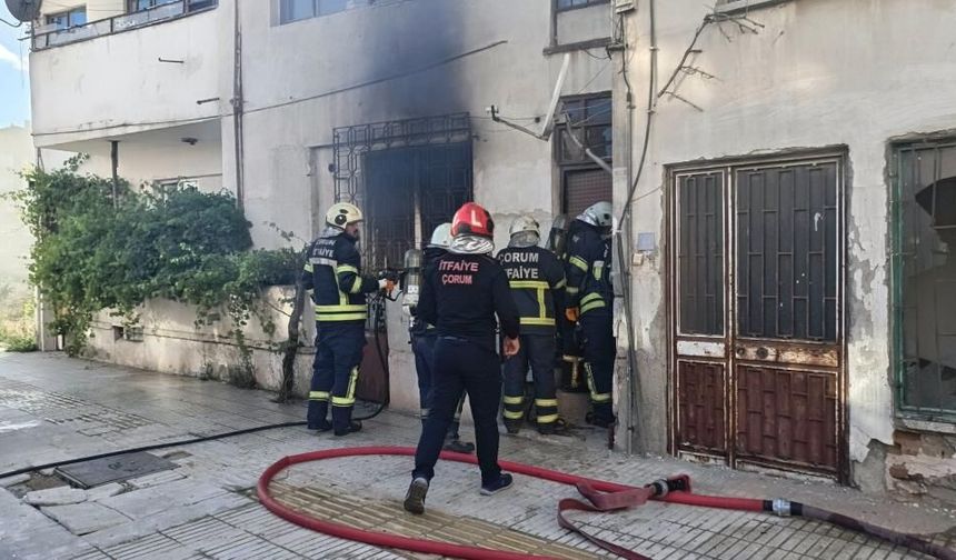 3 katlı binada yangın paniği
