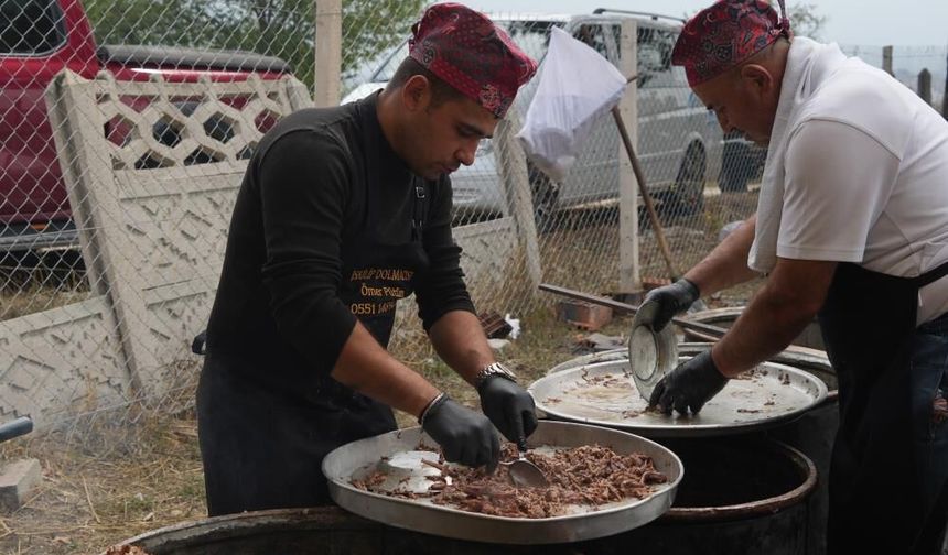 41 kazan İskilip dolması pişirildi