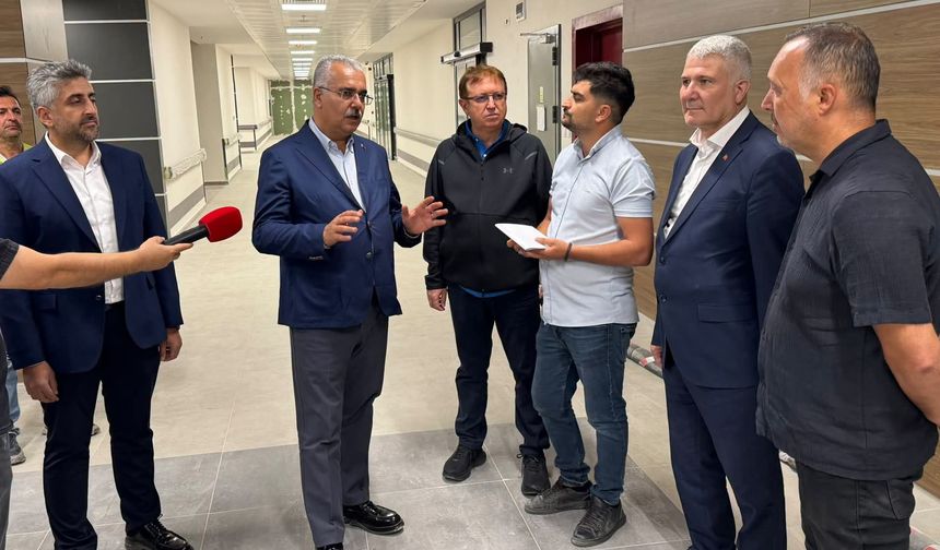 Ahlatcı yeni hastaneyi gezdi, tarih verdi
