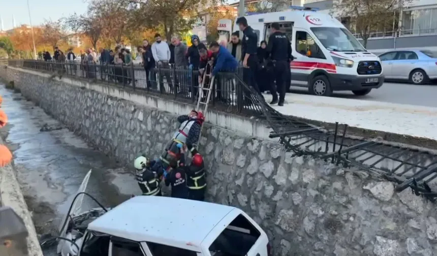 Otomobil dereye uçtu, sürücü yaralandı
