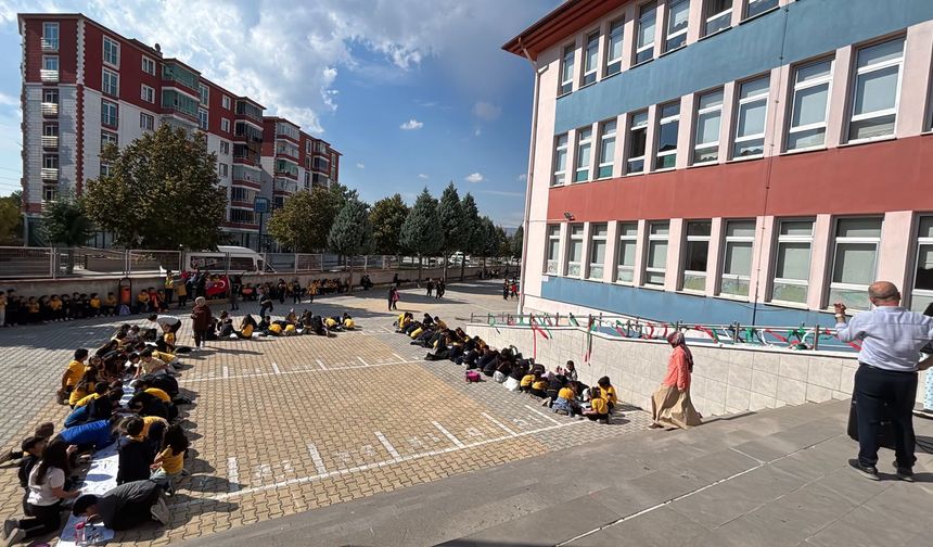 Öğrencilerden Filistin'e destek