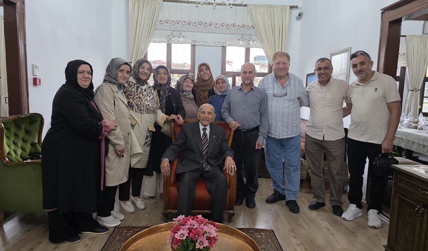 44 yıl sonra öğrencileriyle buluştu