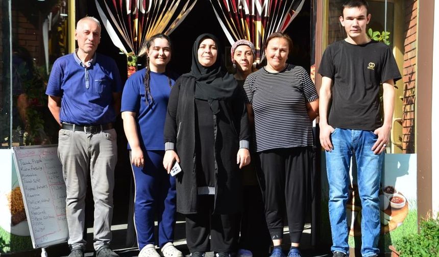 Girişimci anne kurduğu iki restoranı çocuklarıyla birlikte işletiyor