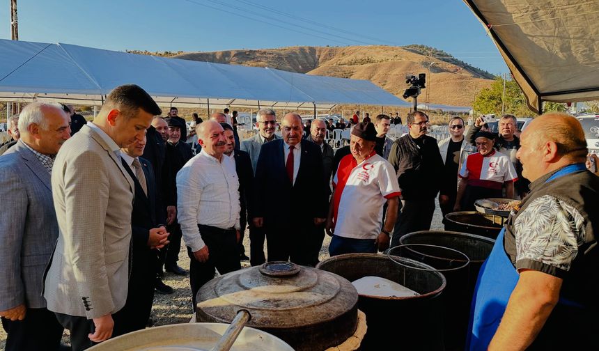 Vali Çalgan Karaburun köyünde düğüne katıldı