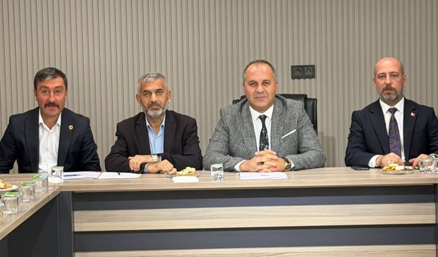 Yıldırım Külcü ve yönetiminden MHP'ye ziyaret