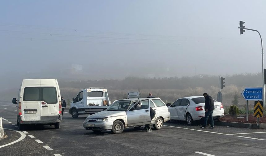 Trafik ışıklarının çalışmadığı Osmancık Kavşağı'nda yine kaza