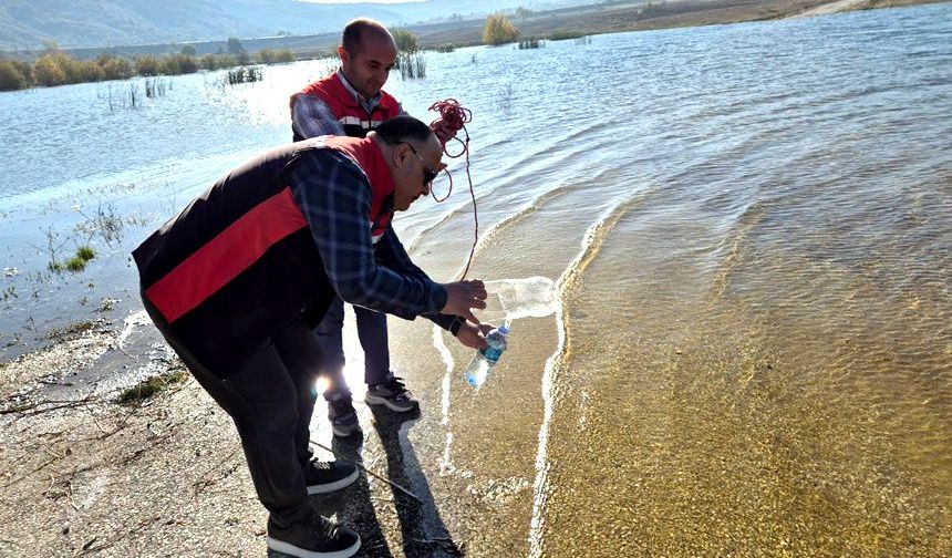 Ekipler sulardan numune aldı